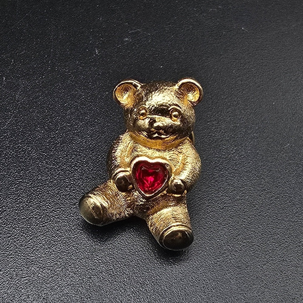 Avon Teddy Bear July Birthstone Pin Gold Tone Red Rhinestone Heart Vintage 1990s